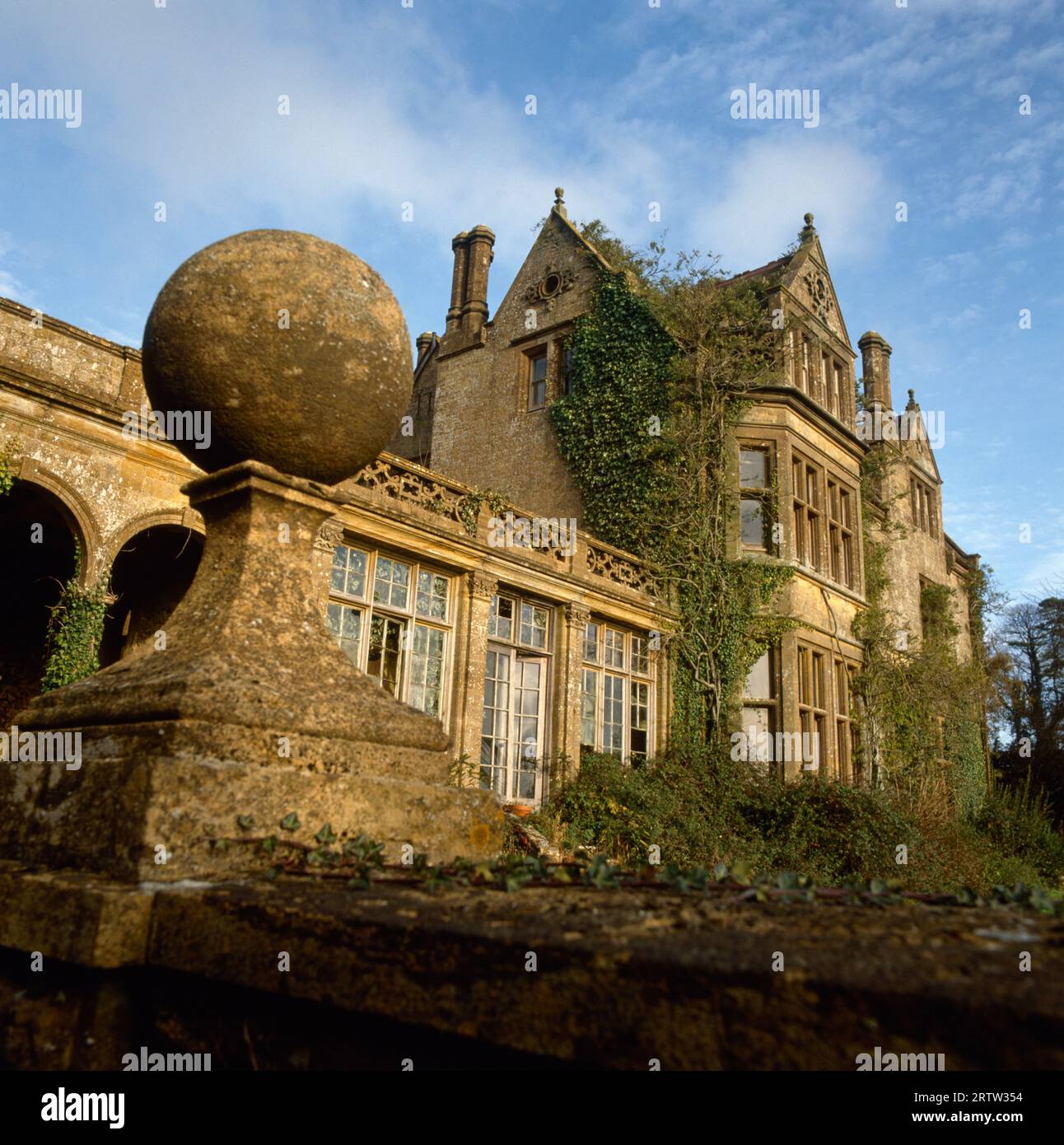 Grand Country House in Verfall, Großbritannien Stockfoto