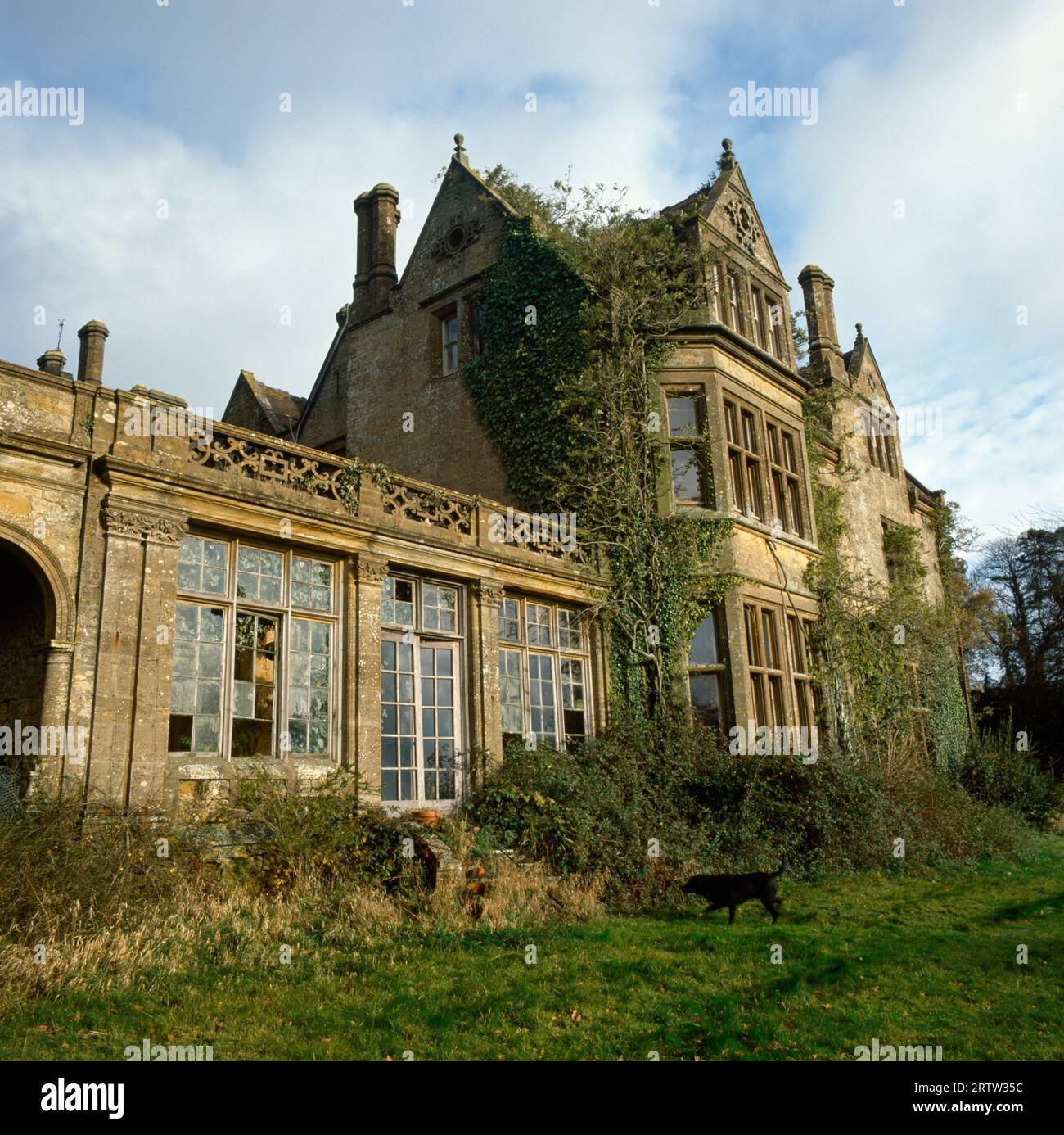 Grand Country House in Verfall, Großbritannien Stockfoto