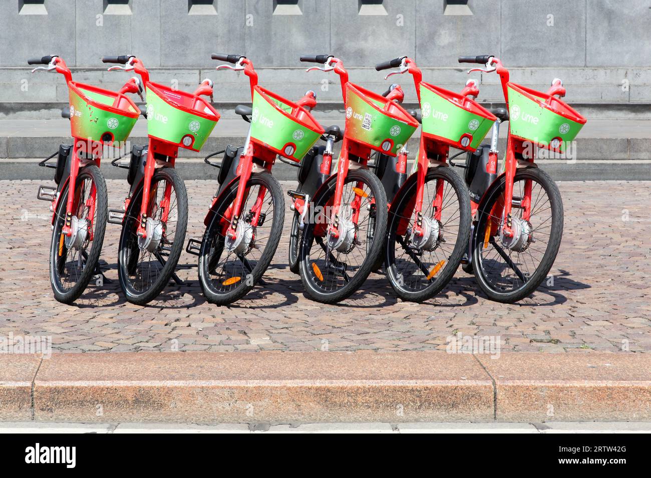 Stadtfahrräder zum Mieten von Parkplätzen in Turin, Italien Stockfoto