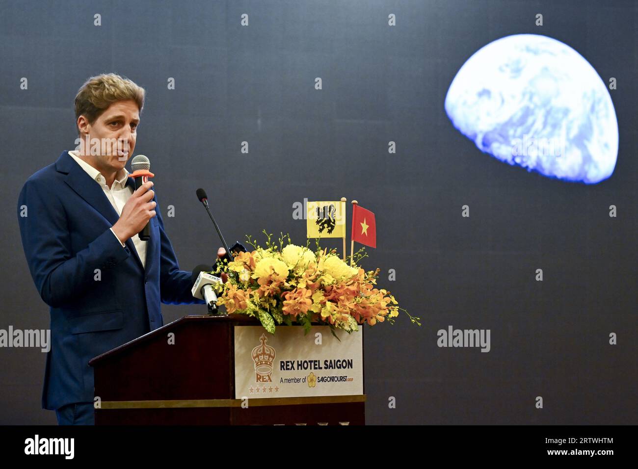 Ho-Chi-Minh-Stadt, Vietnam. September 2023. Steven Petit, Creative Director omgeving, stellte sich auf einem Seminar über die wirtschaftliche bilaterale Zusammenarbeit zwischen Vietnam und Flandern über nachhaltige Städte und Klimaanpassung während einer Handelsmission der flämischen Regierung in Vietnam am Freitag, den 15. September 2023, vor. BELGA PHOTO DIRK WAEM Credit: Belga News Agency/Alamy Live News Stockfoto