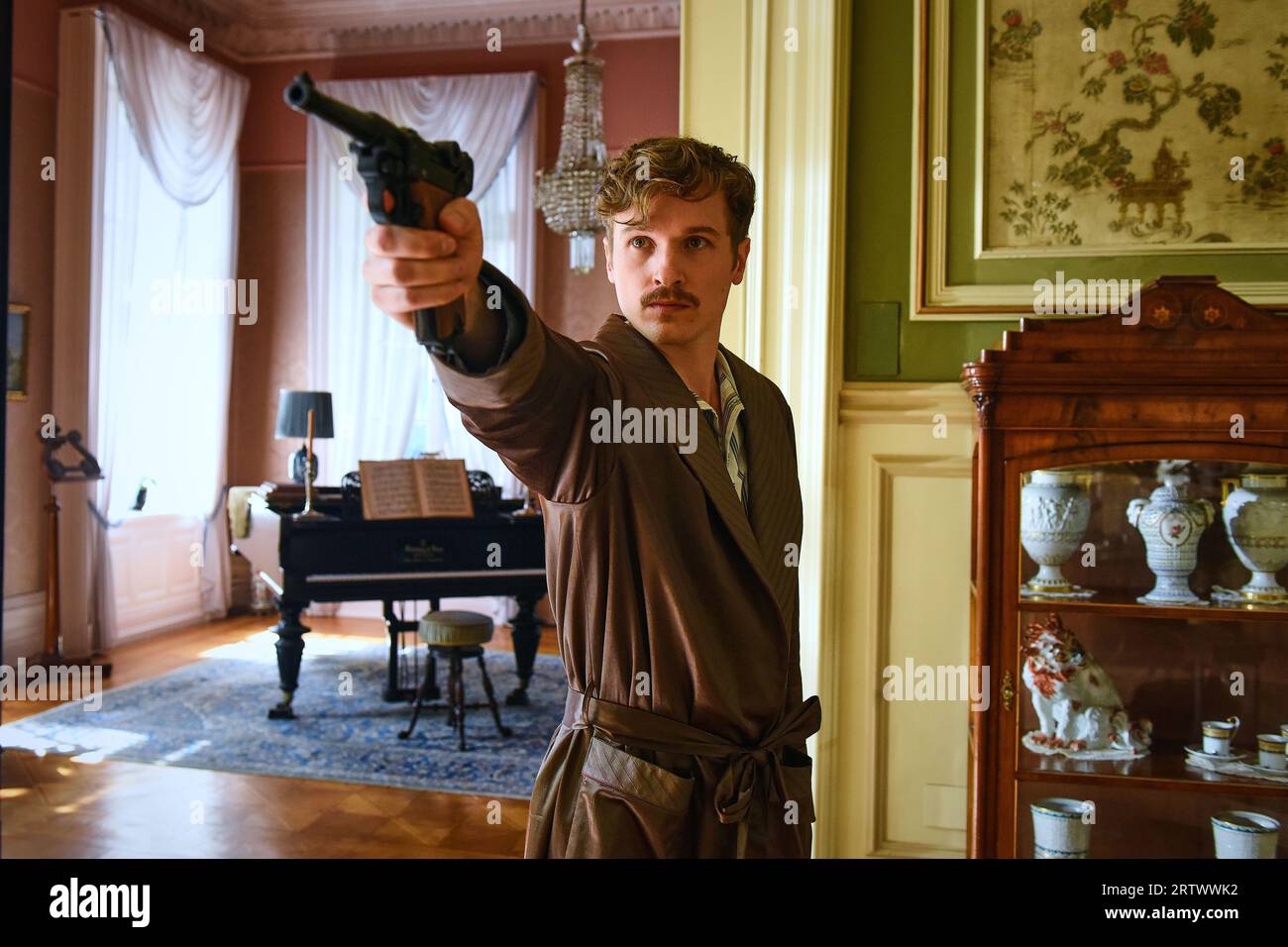 ANTON VON LUCKE in ALMA & OSKAR (2022) unter der Regie von DIETER BERNER. Quelle: Film AG Produktions / Album Stockfoto