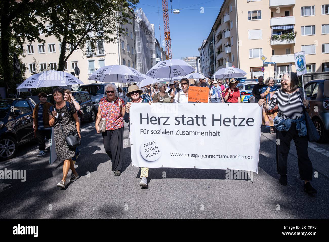 München, Deutschland. September 2023. Freitag für die Zukunft München: Schüler, Schüler und Lehrer während eines Streiks für das Klima.der Streik war Teil eines globalen Klimaprotests, der von verschiedenen Klimabewegungen organisiert wurde. Klimaaktivisten fordern in München dringendes Handeln und fordern die Bundesregierung auf, die Ziele der Klimaneutralität bis 2025 zu erreichen. Quelle: Valerio Agolino / Alamy Live News Stockfoto