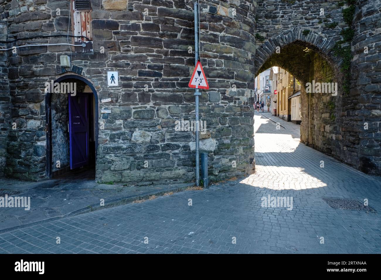 Eine öffentliche Toilette in den alten Stadtmauern, Conwy, Clwyd, Wales Stockfoto