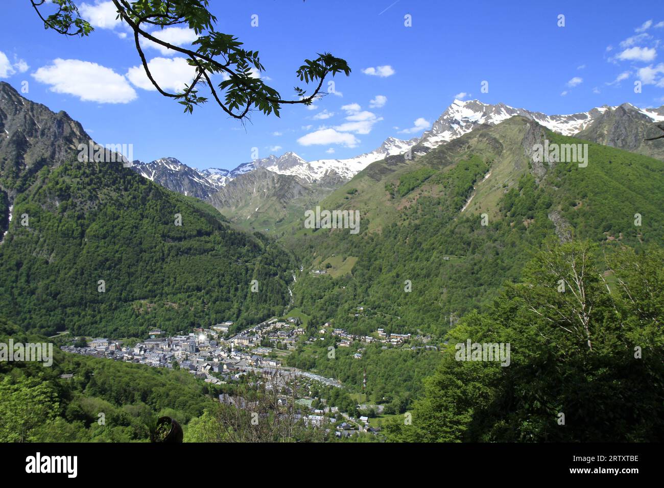 Wunderbares Dorf montagne pour être en Relation avec la Nature, la santé, la découverte de sites exceptionnels, je recommande vivement CAUTERETS Stockfoto