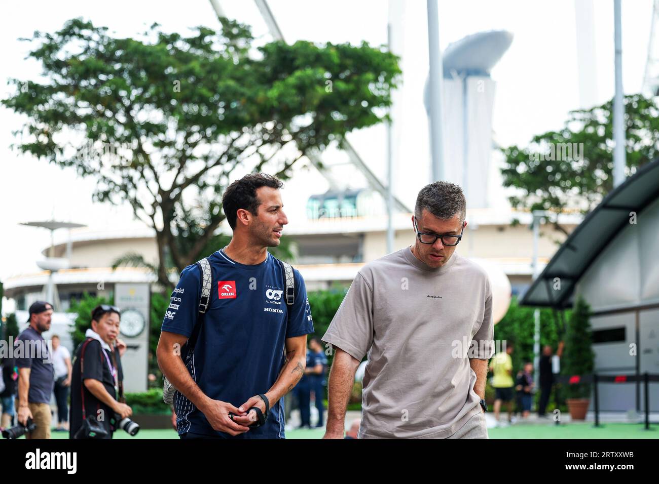 Singapur, Singapur. September 2023. #3 Daniel Ricciardo (aus, Scuderia AlphaTauri), F1 Grand Prix von Singapur auf dem Marina Bay Street Circuit am 14. September 2023 in Singapur. (Foto: HOCH ZWEI) Credit: dpa/Alamy Live News Stockfoto
