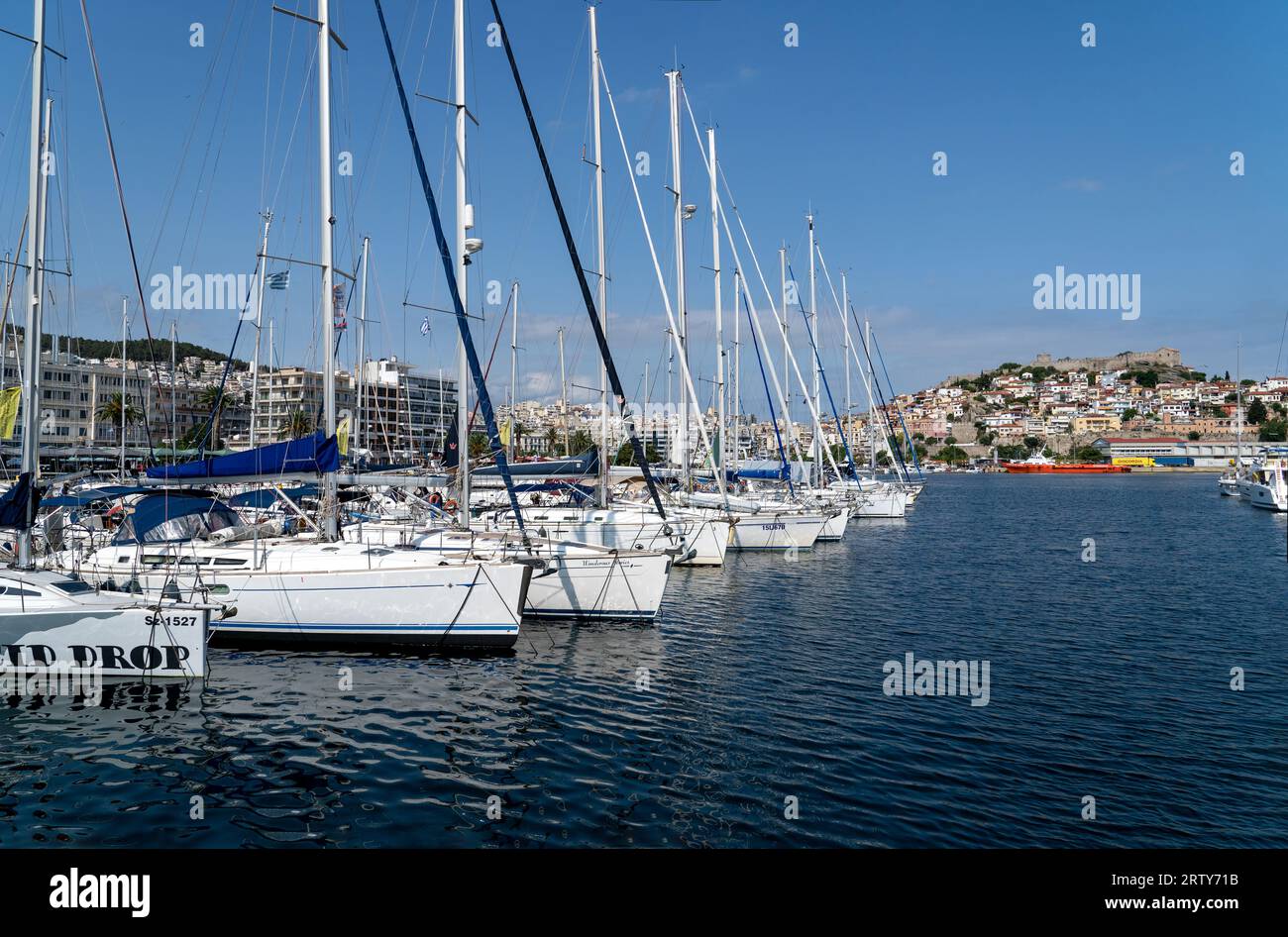 Yachten im Hafen von Kavala, Griechenland Stockfoto