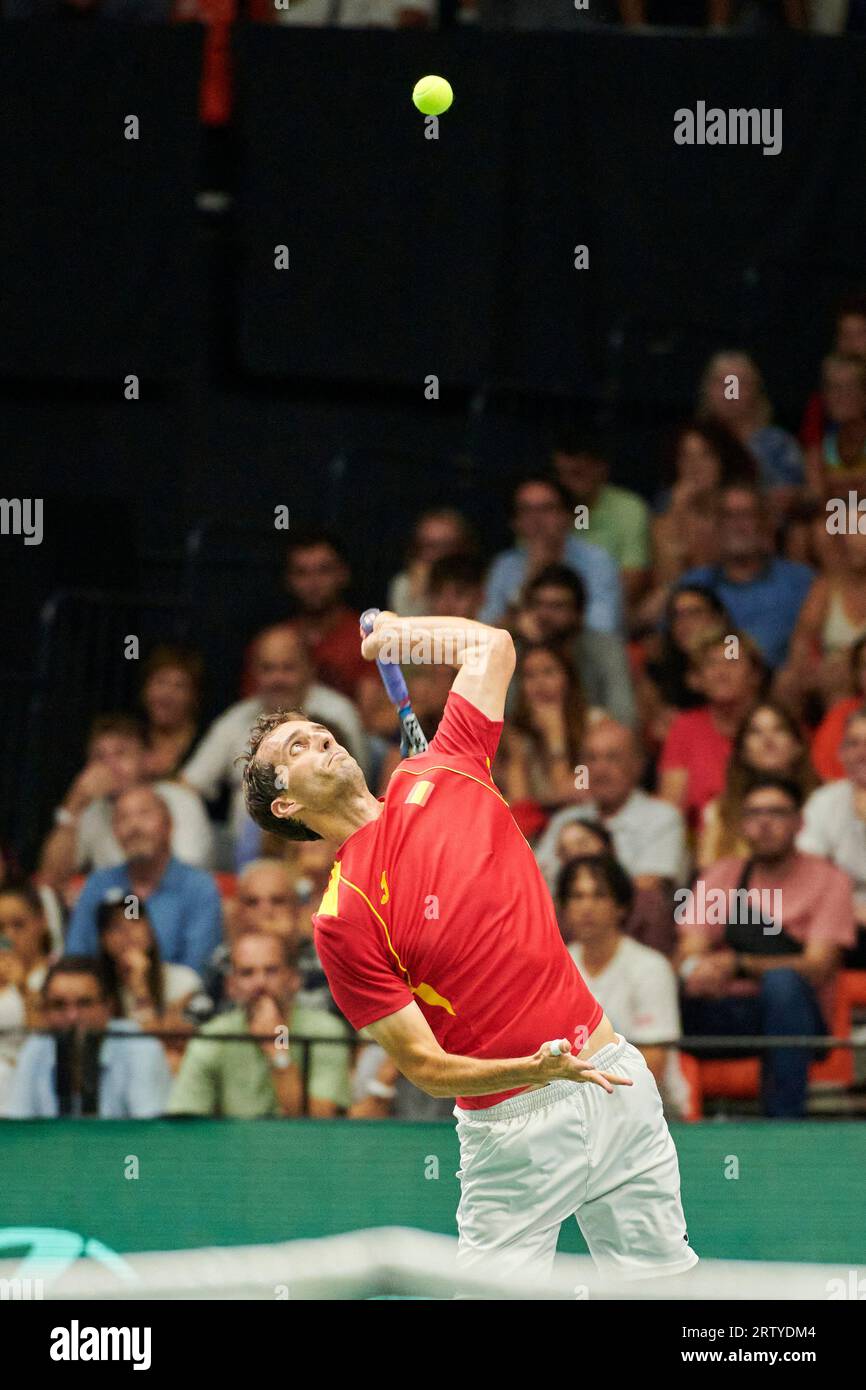 Albert Ramos Vinolas aus Spanien in Aktion während des DAVIS-CUPS beim Pabellon Municipal de Fuente San Luis (Valencia, DAVIS CUP). Gewinnen Sie Serbien Stockfoto