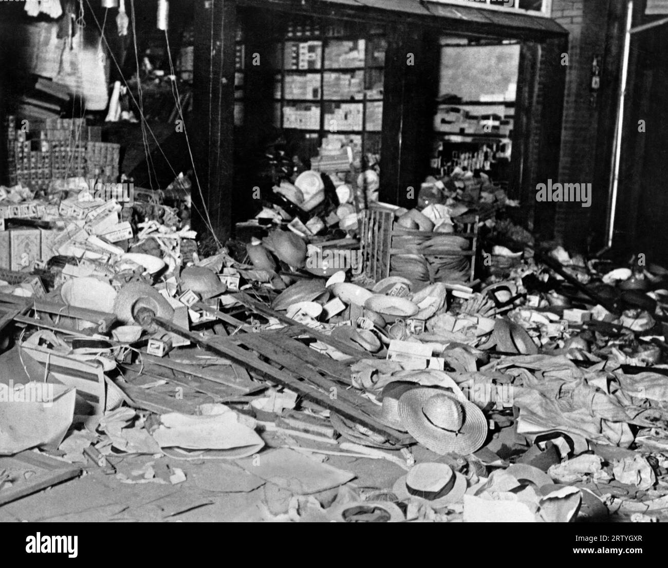Pingvang, Korea, 21. Juli 1931 Chinesische Ladenbesitzer wurden von Koreanern angegriffen, die durch Berichte aus der Mandschurei verärgert waren, dass eine Reihe von Koreanern von einem chinesischen Mob schwer geschlagen worden waren. Die Koreaner töteten 88 Chinesen und zerstörten ihre Geschäfte, wie hier gezeigt. Stockfoto