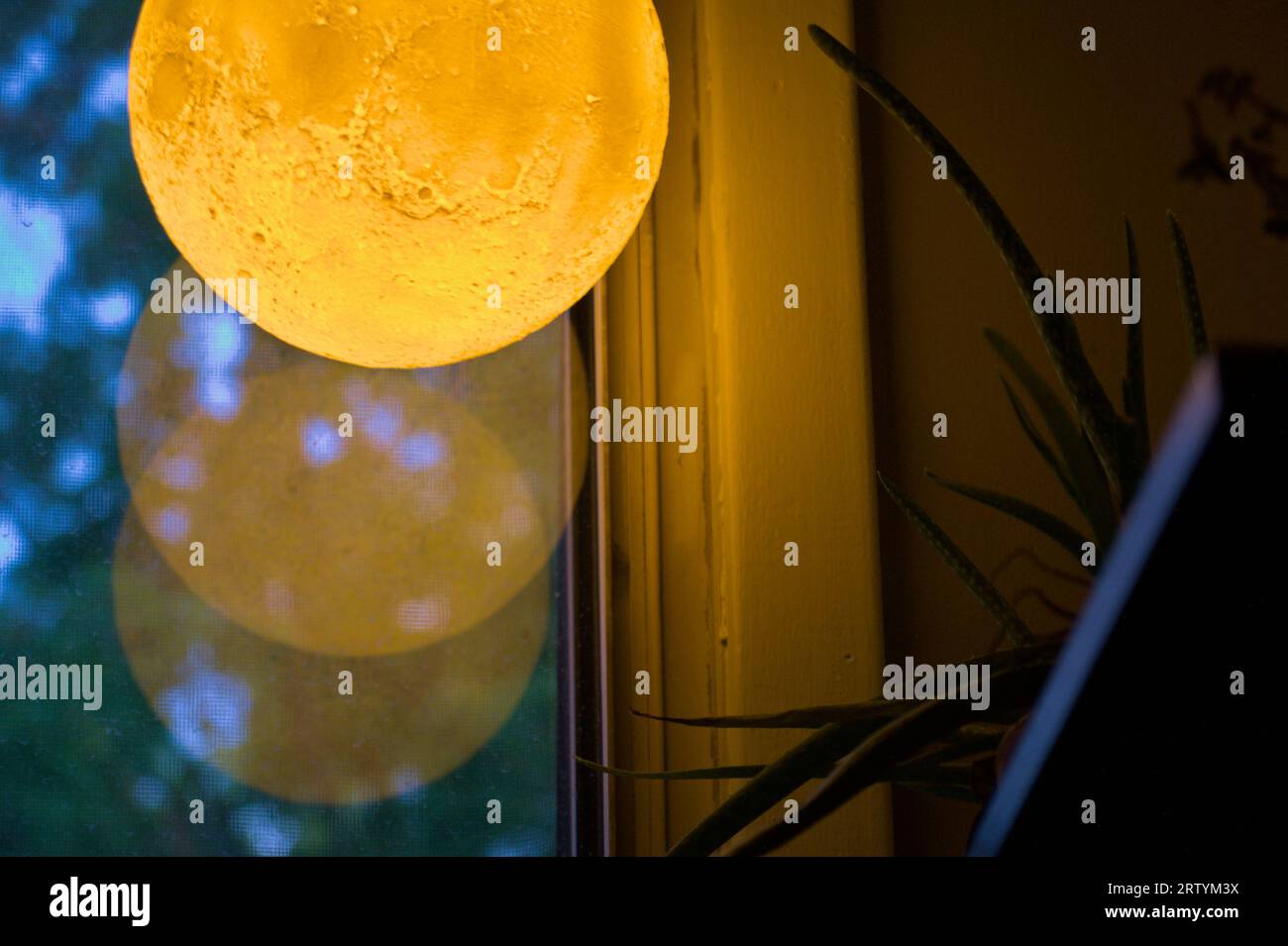 Reflektierender Mond Stockfoto