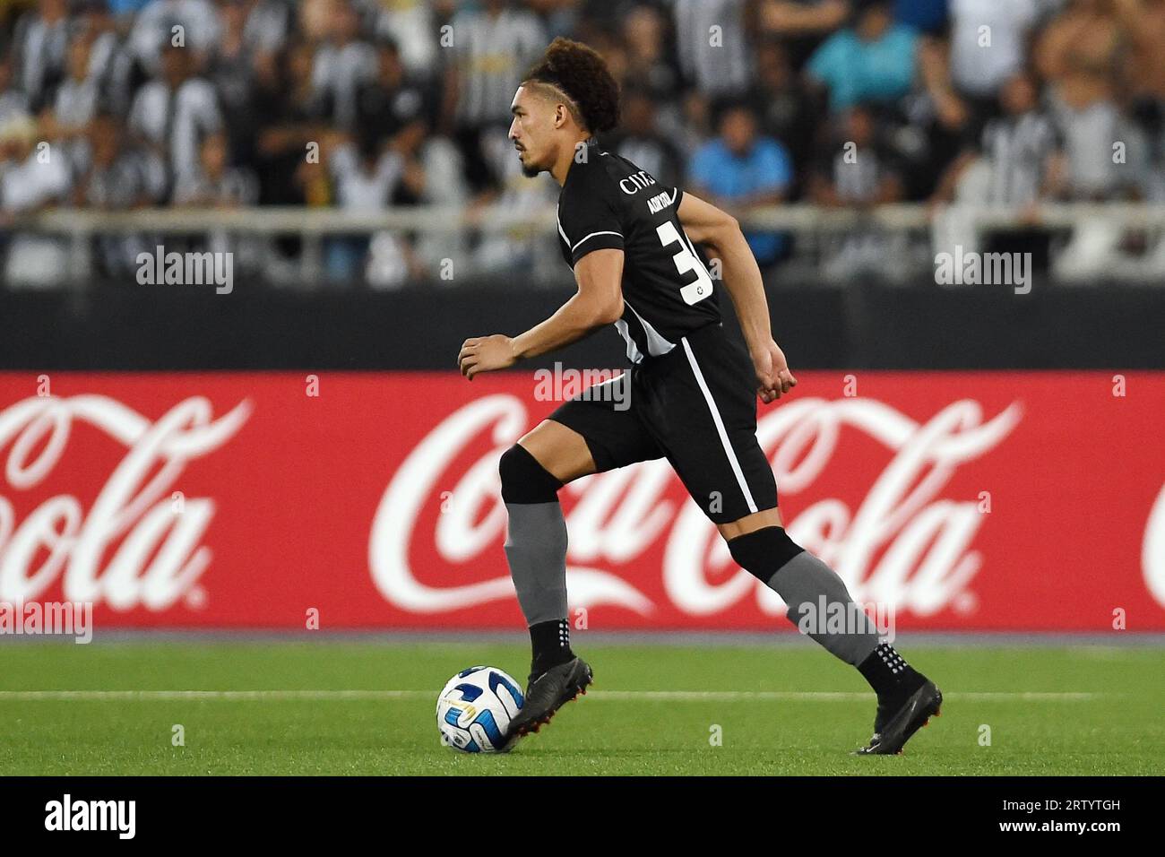 Rio de Janeiro, Brasilien, 10. August 2023. Fußballspieler Adryelson vom Botafogo-Team, während des Spiels für den Südamerikanischen Cup im Engenhão-Stad Stockfoto