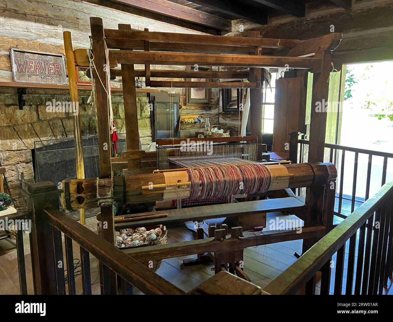 Weaver’s Loom in einem aus den 1800er Jahren entstandenen Haus im Spring Mill State Park Stockfoto