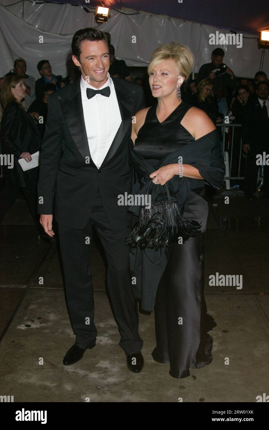 Hugh Jackman und Ehefrau Deborra-Lee Furness besuchen die Gala „Dangerous Liaisons: Fashion and Furniture in the 18th Century“ Stockfoto