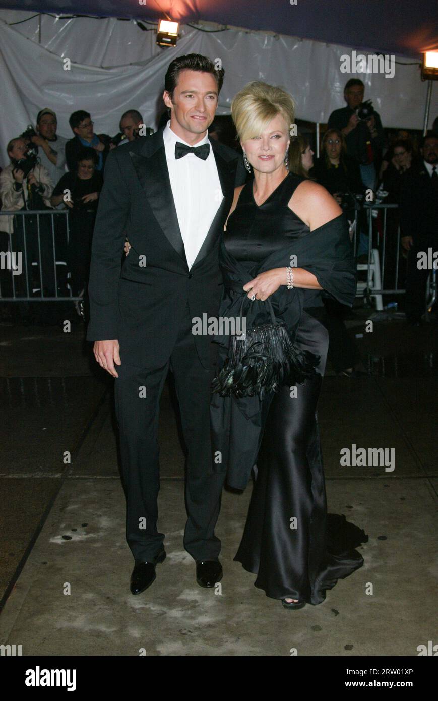 Hugh Jackman und Ehefrau Deborra-Lee Furness besuchen die Gala „Dangerous Liaisons: Fashion and Furniture in the 18th Century“ Stockfoto