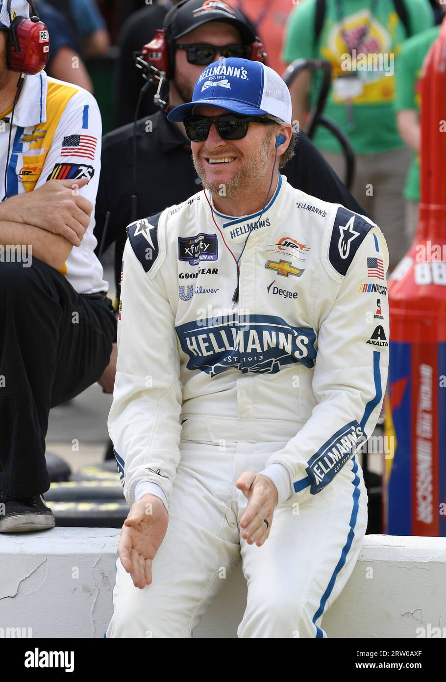 BRISTOL, TN - SEPTEMBER 15: Dale Earnhardt, Jr (#88 JR Motorsports Hellmann's Chevrolet) looks on during qualifying for the running of the NASCAR Xfinity Series Playoff Food City 300 on September 15, 2023, at Bristol Motor Speedway in Bristol, TN. (Photo by Jeffrey Vest/Icon Sportswire) (Icon Sportswire via AP Images) Stockfoto