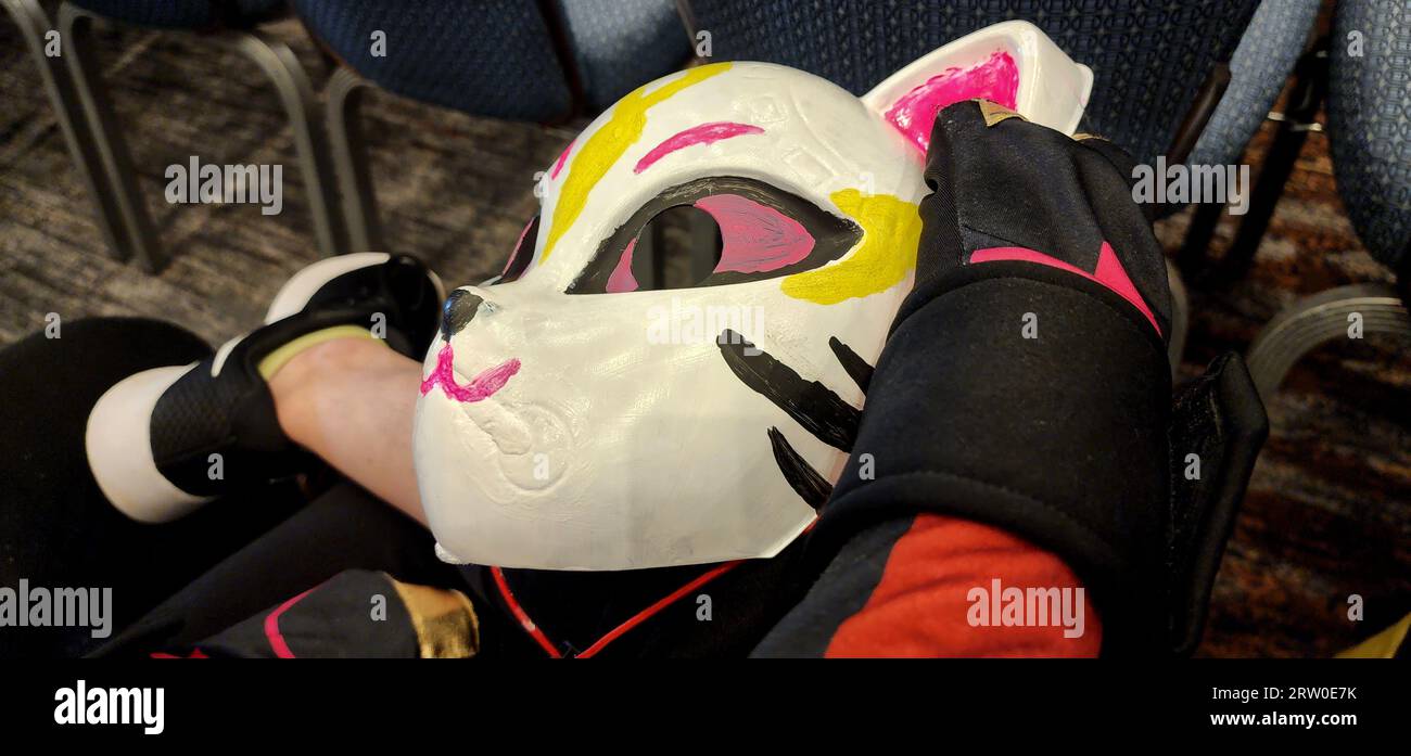 Fortnite-Maske mit benutzerdefinierten Farben (NC State, 2023) Stockfoto