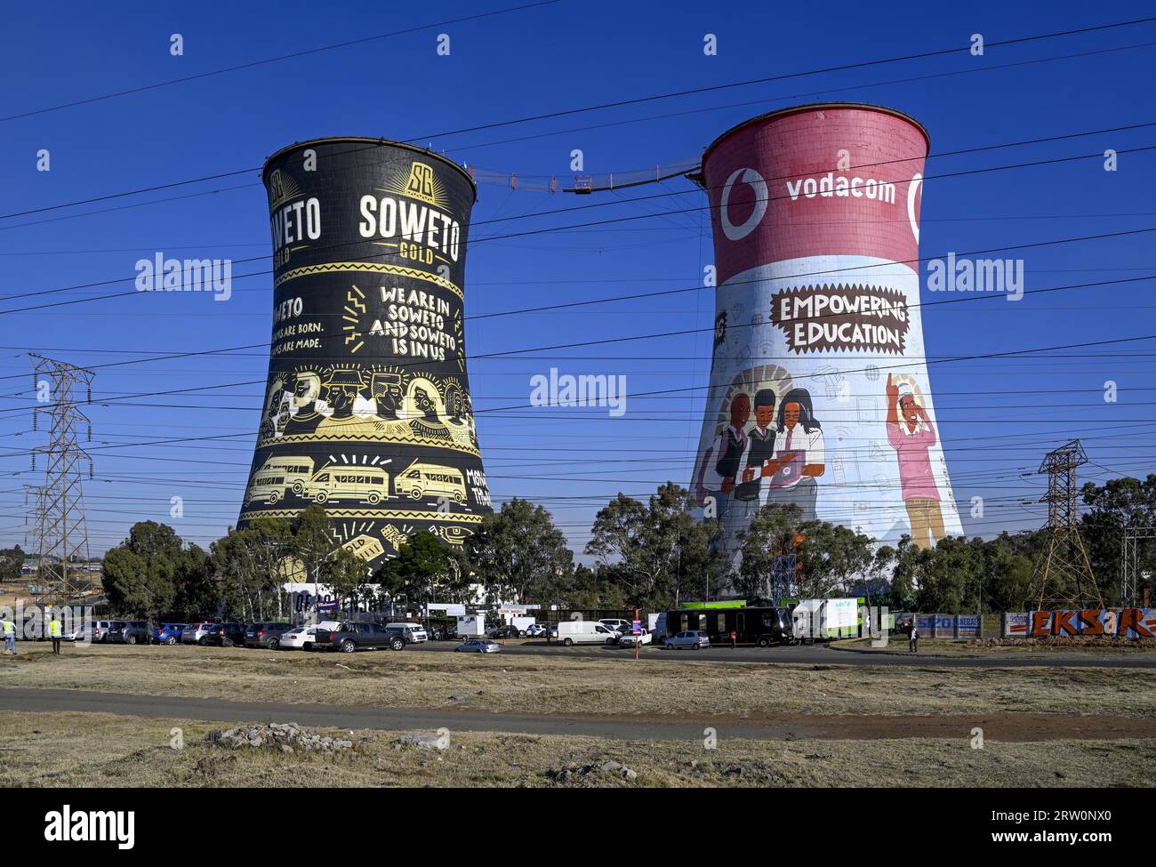 Orlando Towers of the Orlando Power Station, stillgelegtes Kohlekraftwerk, Soweto, Township, Johannesburg, Gauteng Province, Südafrika Stockfoto