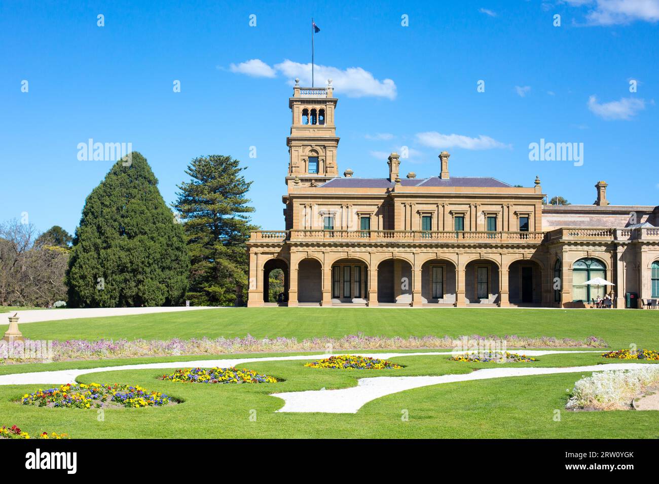 Das Gelände des Werribee Mansion an einem klaren Frühlingstag in Werribee, Victoria, Australien Stockfoto