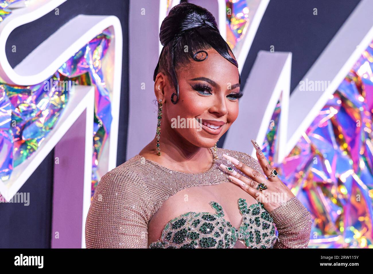 NEWARK, NEW JERSEY, USA - 12. SEPTEMBER: Ashanti trifft bei den MTV Video Music Awards 2023 ein, die am 12. September 2023 im Prudential Center in Newark, New Jersey, USA, ausgeschrieben werden. (Foto: Xavier Collin/Image Press Agency) Stockfoto