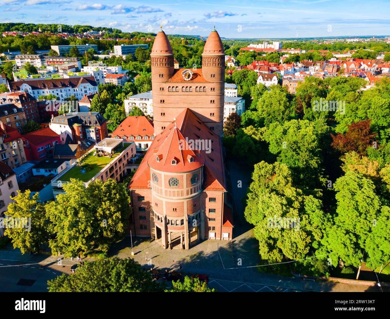 Pauluskirche oder St. Paul Kirche Luftpanorama in Ulm, Deutschland Stockfoto