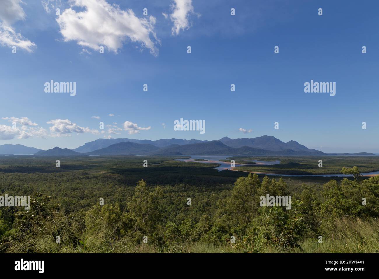 Foto von Hitchinbrook Island vom Aussichtspunkt Bruce Highway in Queensland, Australien Stockfoto