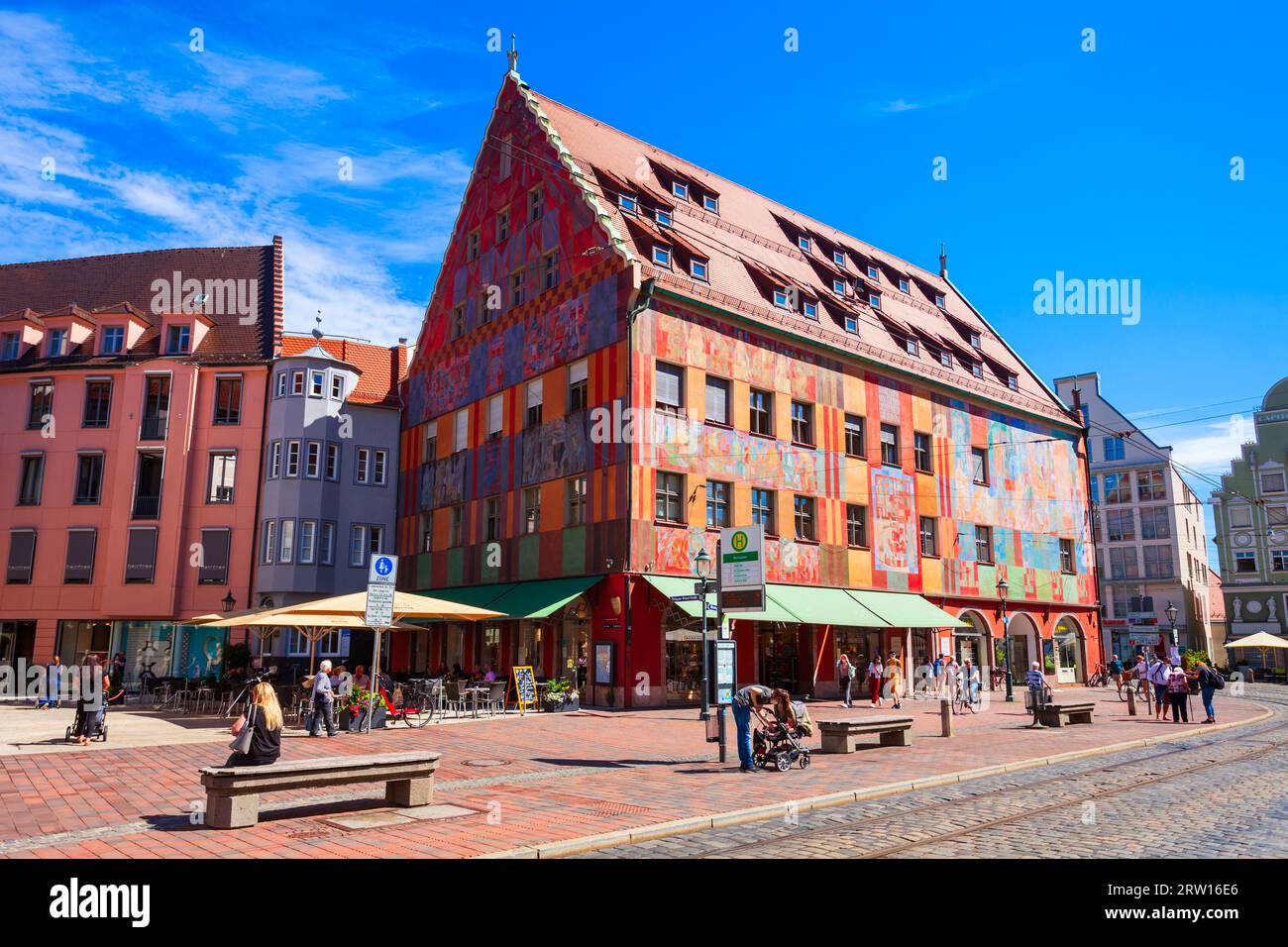 Augsburg, Deutschland - 06. Juli 2021: Das Weberhaus ist das ehemalige Zunfthaus der Weber in Augsburg. Das Weberhaus befindet sich im Stadtzentrum von Mori Stockfoto