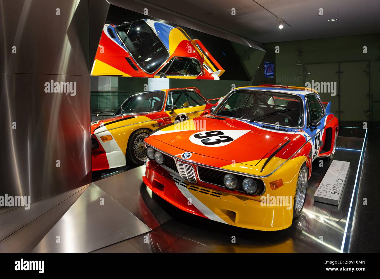 München, 08. Juli 2021: 1975 BMW 3,0 CSL Art Car im BMW Automobilmuseum in der Nähe des Olympiaparks in München Stockfoto