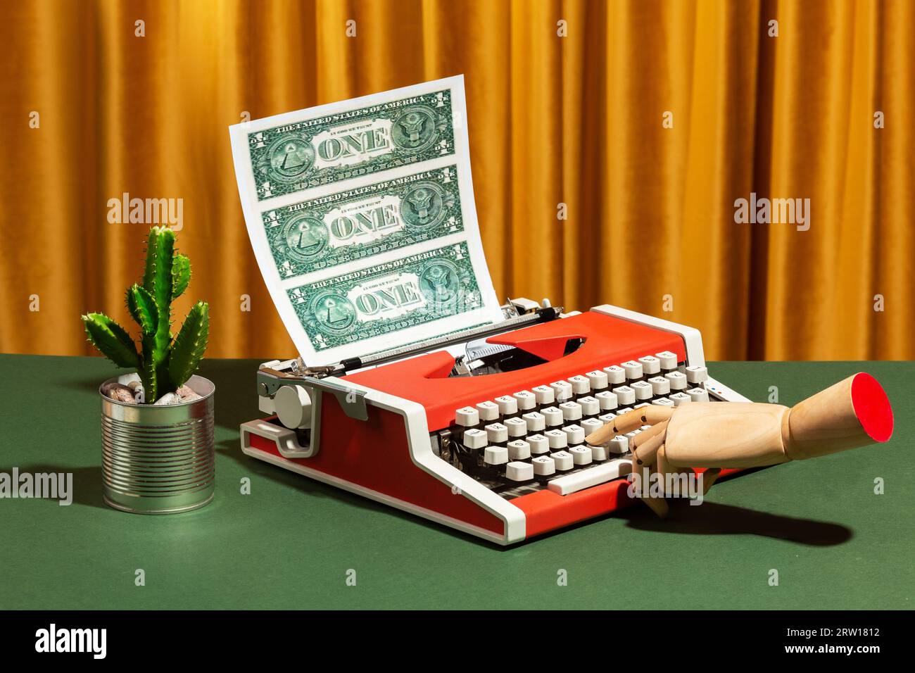 Dollar Werden In Retro-Schreibmaschinen Ausgegeben. Hochwertige Fotos Stockfoto