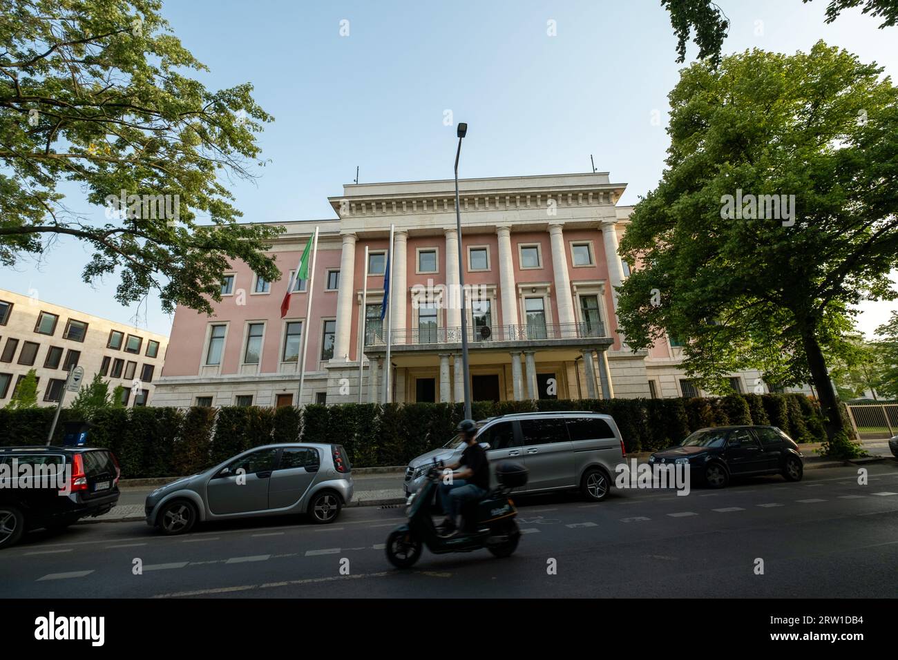 18.06.2022, Deutschland, Berlin, Berlin - Botschaft Italiens in Berlin an der Tiergartenstraße. 00A220618D313CAROEX.JPG [MODELLVERSION: NEIN, EIGENSCHAFTSVERSION: N Stockfoto