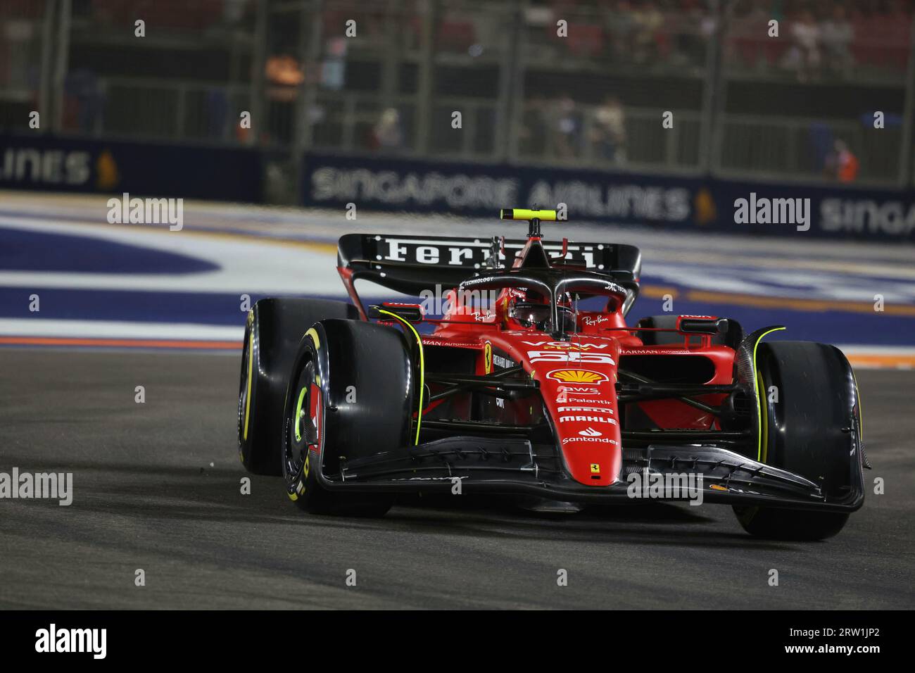 September 2023, Marina Bay Street Circuit, Singapur, FORMEL 1 2023 SINGAPORE AIRLINES SINGAPORE GRAND PRIX, auf dem Bild Carlos Sainz Jr. (E), Scuderia Ferrari Stockfoto