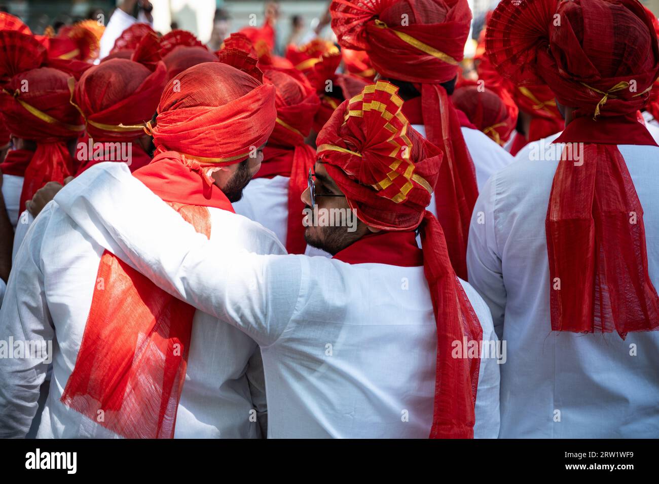 28.05.2023, Deutschland, Berlin, Berlin - Europa - Teilnehmer der indischen Gemeinschaft Marathi Mitra am Karneval der Kulturen in Berlin-Kreuzberg di Stockfoto