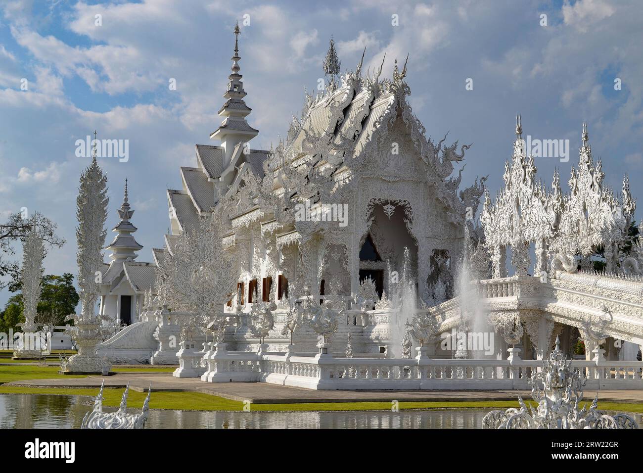 Der buddhistische Tempel Wat Rong Khun in der Nähe von Chang Rai (Thailand) Stockfoto