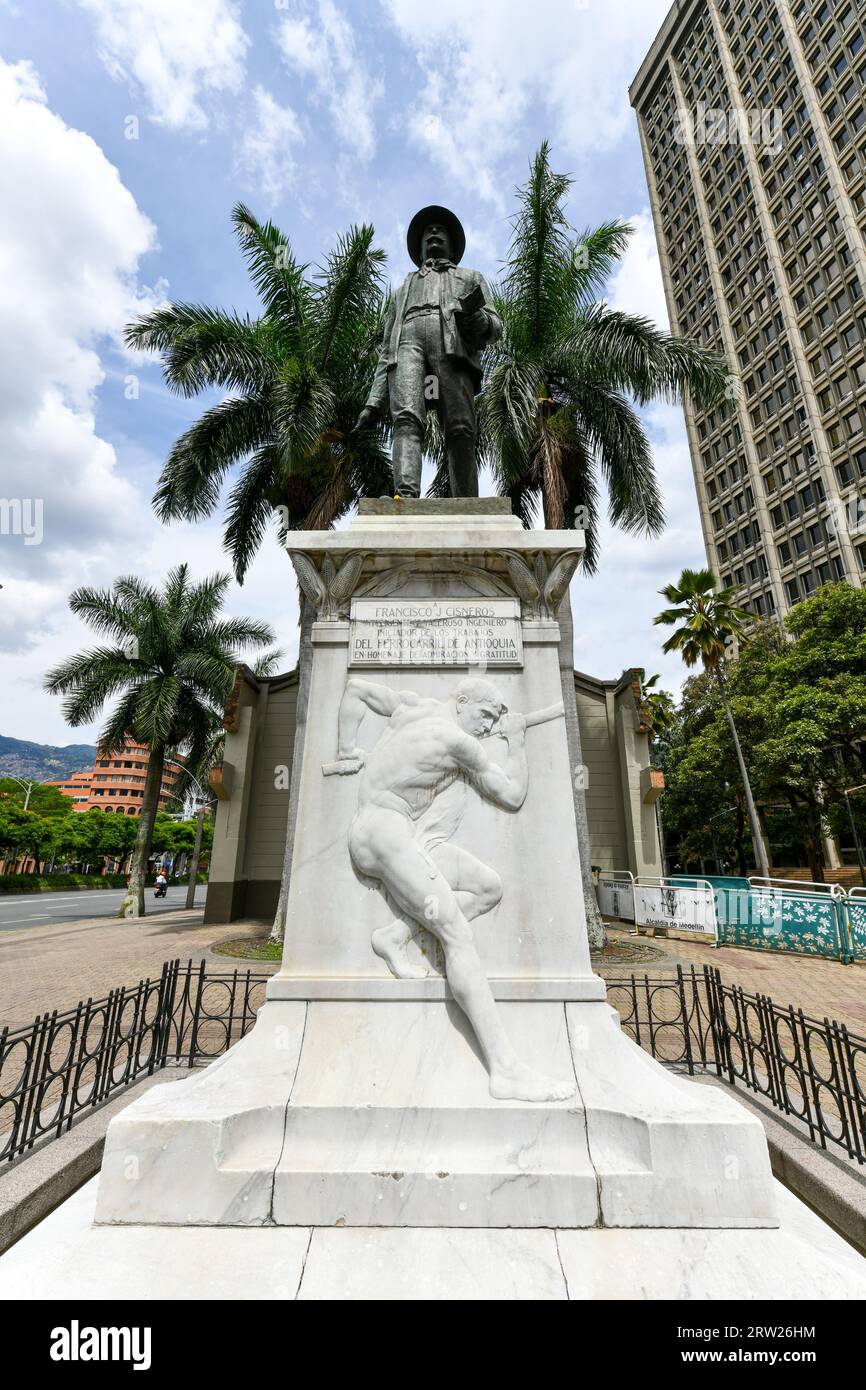 Medellin, Kolumbien - 15. April 2022 - Denkmal für Francisco Javier Cisneros. Stockfoto