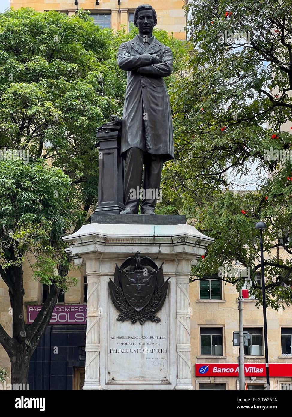 Medellin, Kolumbien - 14. April 2022: Denkmal für Pedro Justo Berrio, einen kolumbianischen Rechtsanwalt, Soldaten und Politiker in Medellin, Kolumbien. Stockfoto
