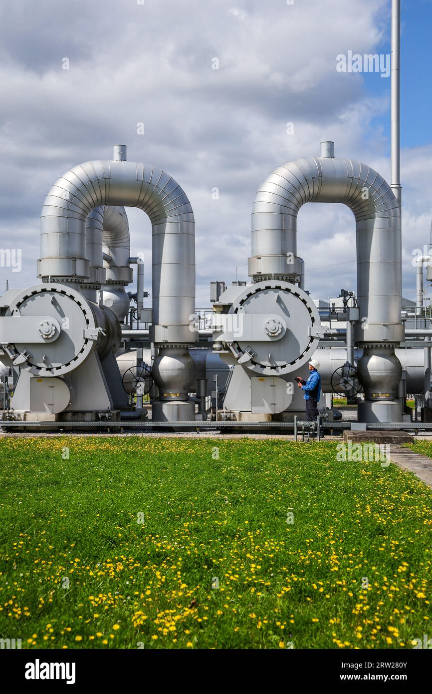 07.08.2023, Deutschland, Nordrhein-Westfalen, Werne - Verdichterstation für Erdgas und zukünftig auch Wasserstoff. Mit seiner H2-Trainingslinie, Open G Stockfoto