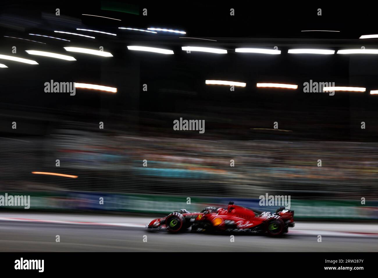 Singapur, Singapur. September 2023. Charles Leclerc (MON) Ferrari SF-23. Formel-1-Weltmeisterschaft, Rd 16, Singapur Grand Prix, Samstag, 16. September 2023. Marina Bay Street Circuit, Singapur. 16.09.2023. Formel-1-Weltmeisterschaft, Rd 16, Singapur Grand Prix, Marina Bay Street Circuit, Singapur, Qualifikationstag. Auf dem Foto sollte Folgendes stehen: XPB/Press Association Images. Quelle: XPB Images Ltd/Alamy Live News Stockfoto