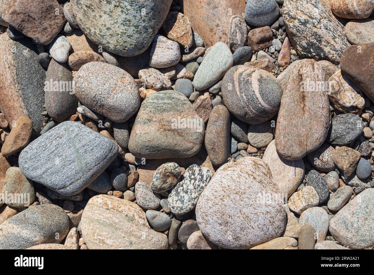 Flusskies mit unterschiedlichen Texturen aus nächster Nähe. Steinhintergrund. Stockfoto