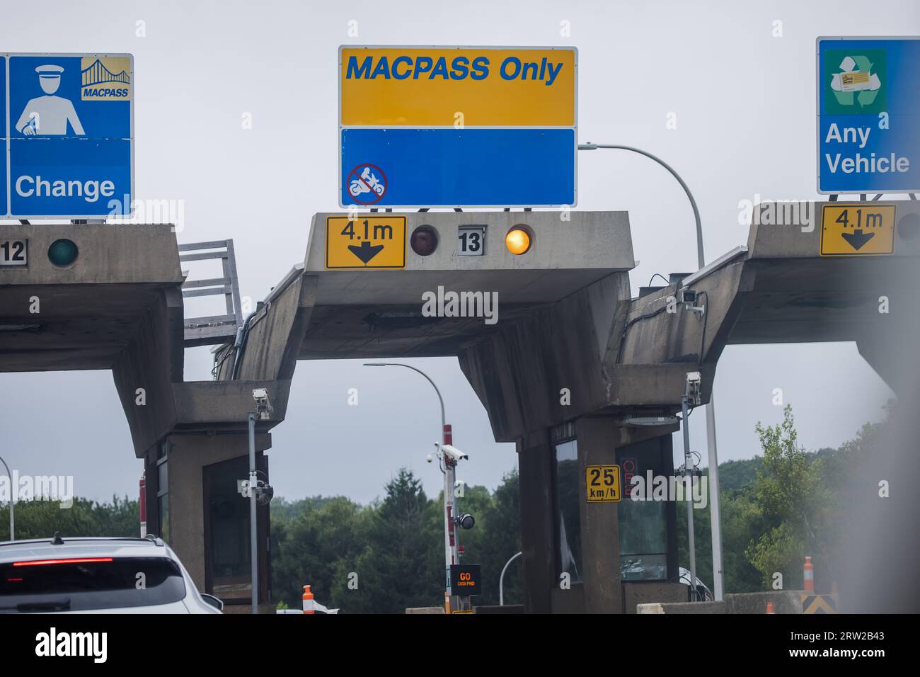 MACPASS auf dem Banner an der toll Plaza. MAC PASS ist ein elektronisches Mautsystem für die Halifax Harbour Bridges HHB und den Cobequid Pass, um die Confederation Bridge zu überqueren Stockfoto