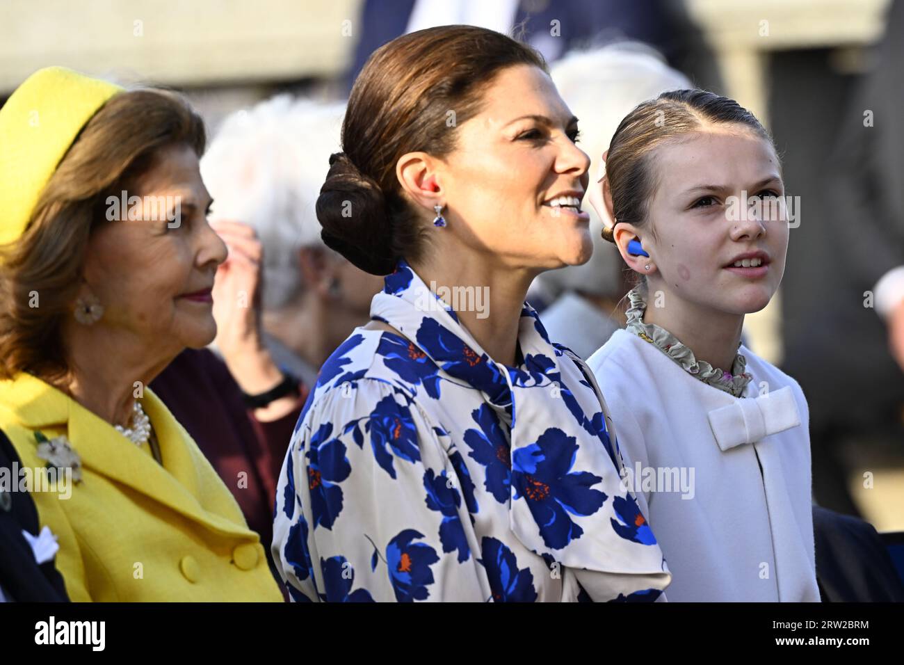 Qeen Silvia, Kronprinzessin Victoria und Prinzessin Estelle beim Jubiläumskonzert auf Norrbro in Stockholm, Schweden, am 16. September 2023, im Zusammenhang mit dem 50. Jahrestag der Thronbesteigung von König Carl XVI. Gustaf. Foto: Jonas Ekströmer / TT / Code 10030 Stockfoto