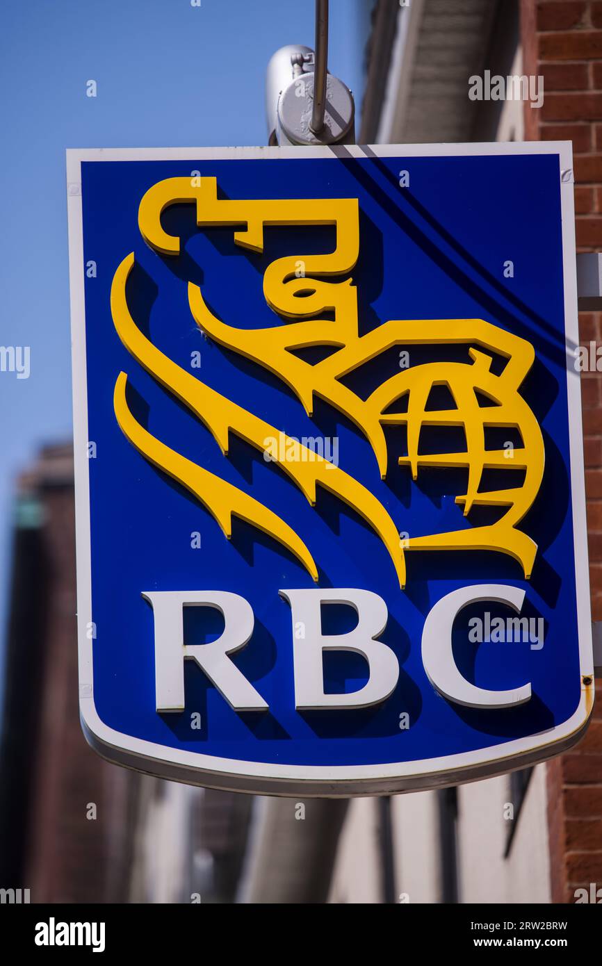 RBC Bank Banner in der Innenstadt von Halifax. Die Royal Bank of Canada ist ein multinationales kanadisches Bank- und Finanzdienstleistungsunternehmen. HALIFAX, NICHTRAUCHER Stockfoto