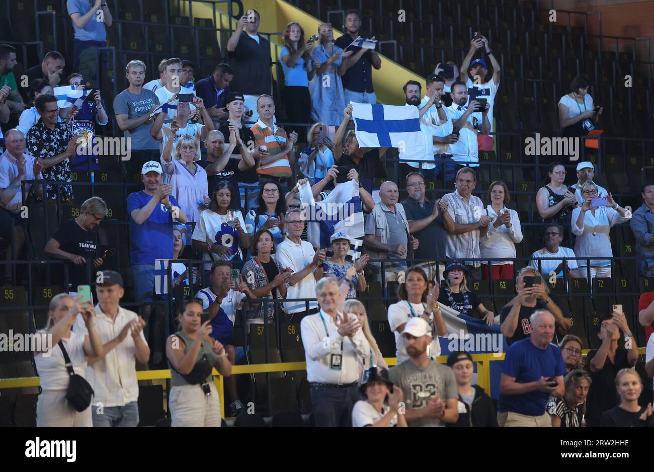 Split, Kroatien. September 2023. Finnland-Fans jubeln auf den Tribünen während des Davis Cup Finals Group D Stage Match 2023 zwischen Kroatien und Finnland im Arena Gripe Sports Centre am 16. September 2023 in Split, Kroatien Foto: Sanjin-Struktur/PIXSELL Credit: Pixsell/Alamy Live News Stockfoto