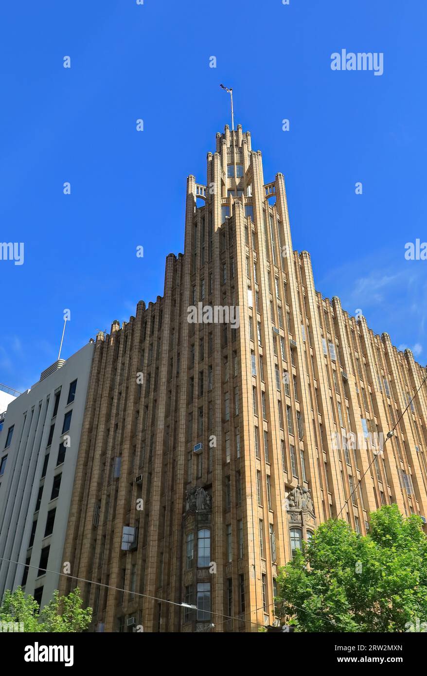 938 Art déco-Gebäude an der Ecke Collins Street und Swanston Street mit einem gotischen Treppenturm. Melbourne-Australien. Stockfoto