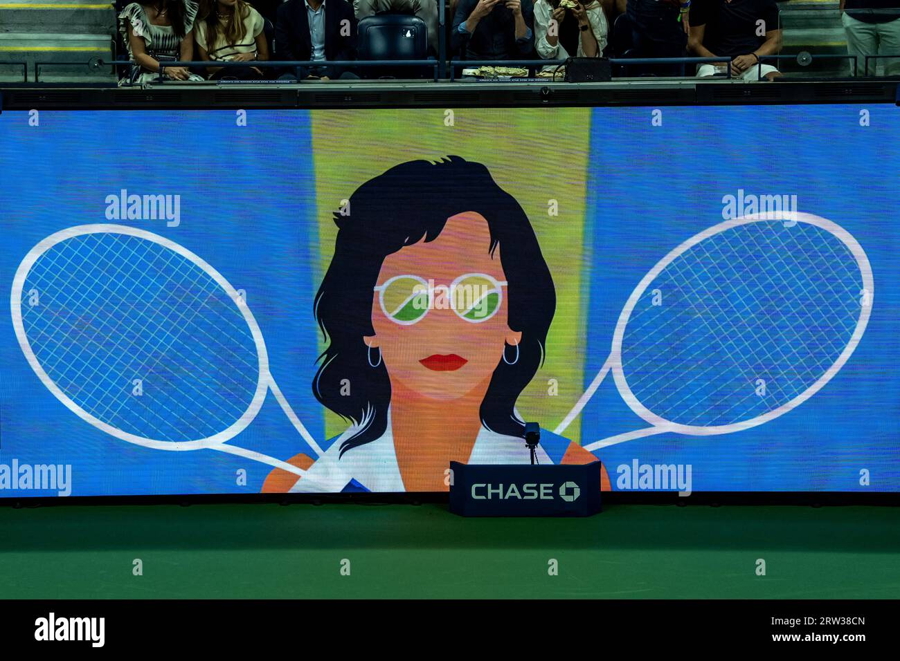 Billie Jean King Logo für fünfzig Jahre gleichen Entgelts bei der US Open Tennis Championship. Stockfoto