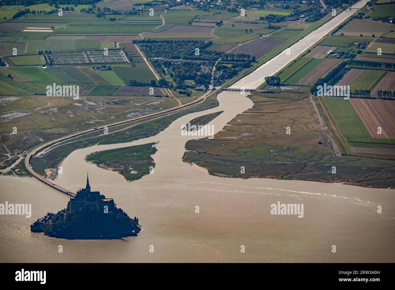 frankreich-saint-michaels-berg-mont-saint-michel-bei-flut-mit-dem