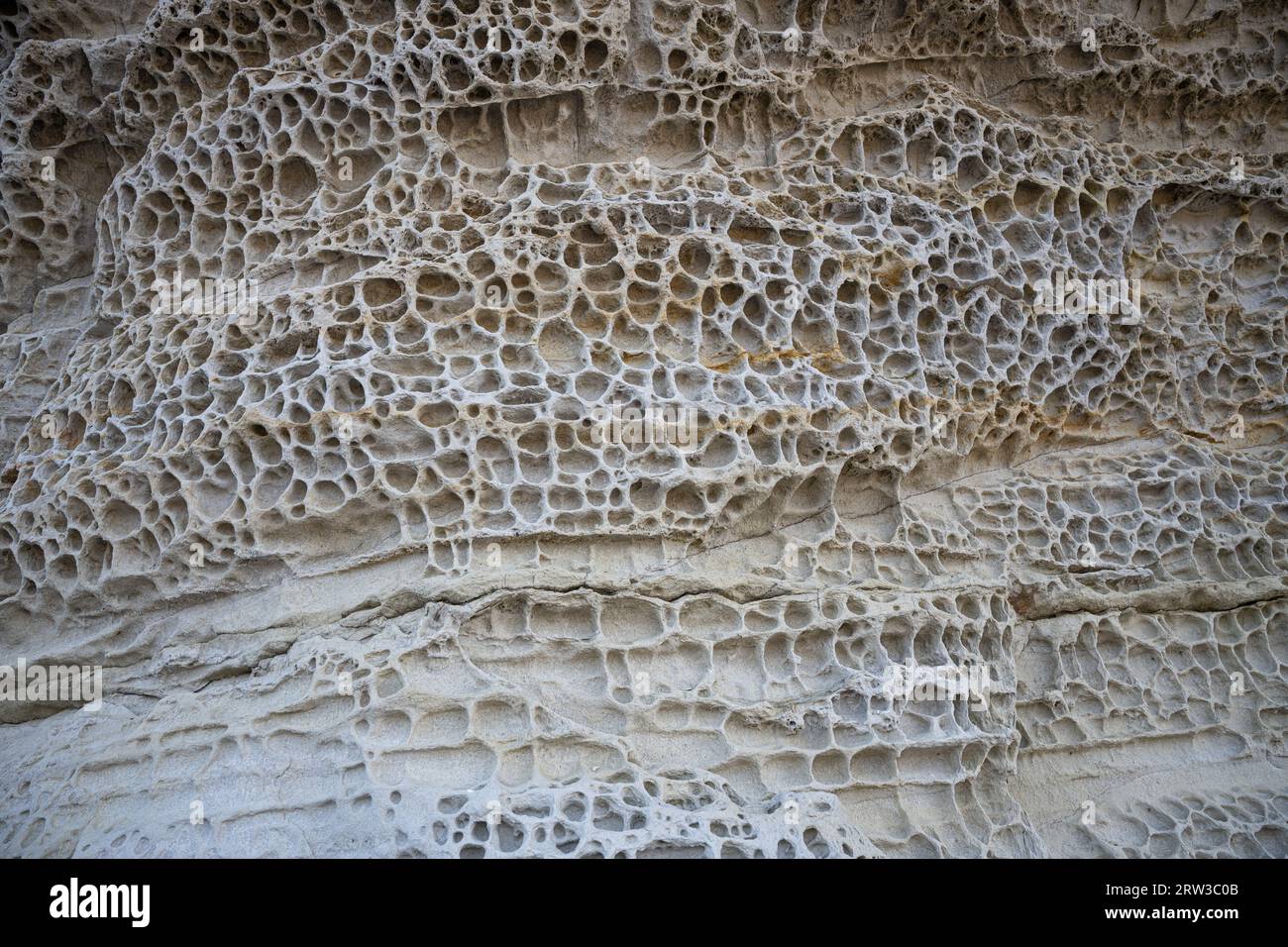 Elgol Beach Isle of Skye Schottland. Wabenfelsen. Die Witterung wird durch Erosion aus dem Meer und Salz verursacht. Stockfoto