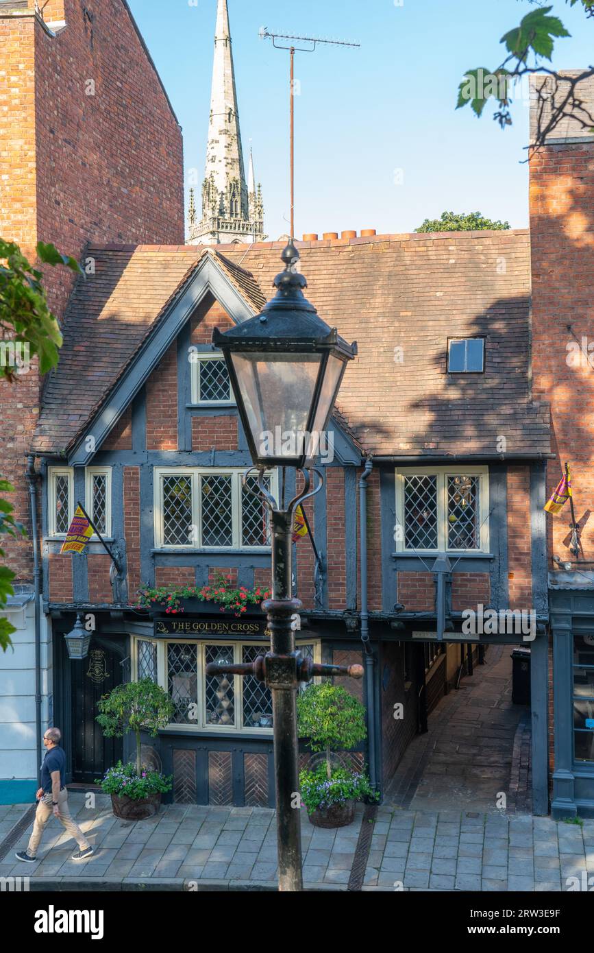 Das Golden Cross Inn, 4 Princess Street, Shrewsbury. Das älteste Gasthaus in Shrewsbury ist seit 1428 im Handel. Hier im September 2023 abgebildet. Stockfoto