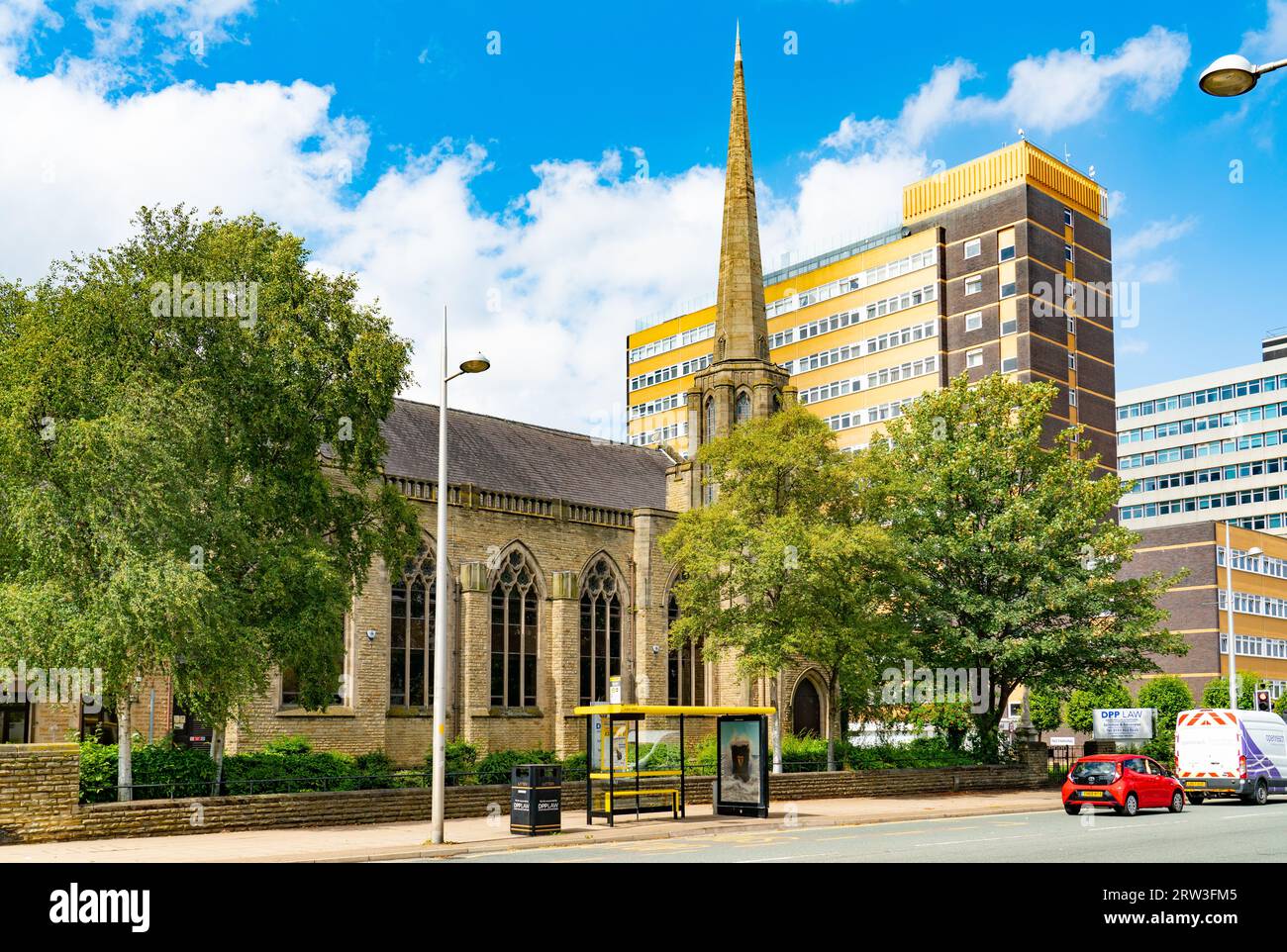 Trinity Road, ehemalige Welsh Church, Bootle bei Liverpool. Jetzt umbenannt in Pinnacle House und ein Büro für DPP Law Solicitors. Stockfoto
