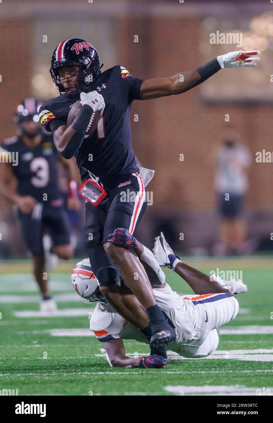 COLLEGE PARK, MARYLAND, USA - 15. SEPTEMBER: Kaden Prather (1), der in Maryland als Wide Receiver auftritt, bricht am 15. September 2023 im SECU Stadium im College Park, Maryland, während eines College-Fußballspiels zwischen den Maryland Terrapins und den Virginia Cavaliers frei. (Foto: Tony Quinn-Alamy Live News) Stockfoto
