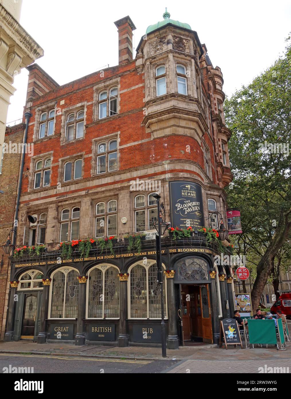 The Bloomsbury Tavern from 1856, 236 Shaftesbury Ave, London, England, UK, WC2H 8EG Stockfoto