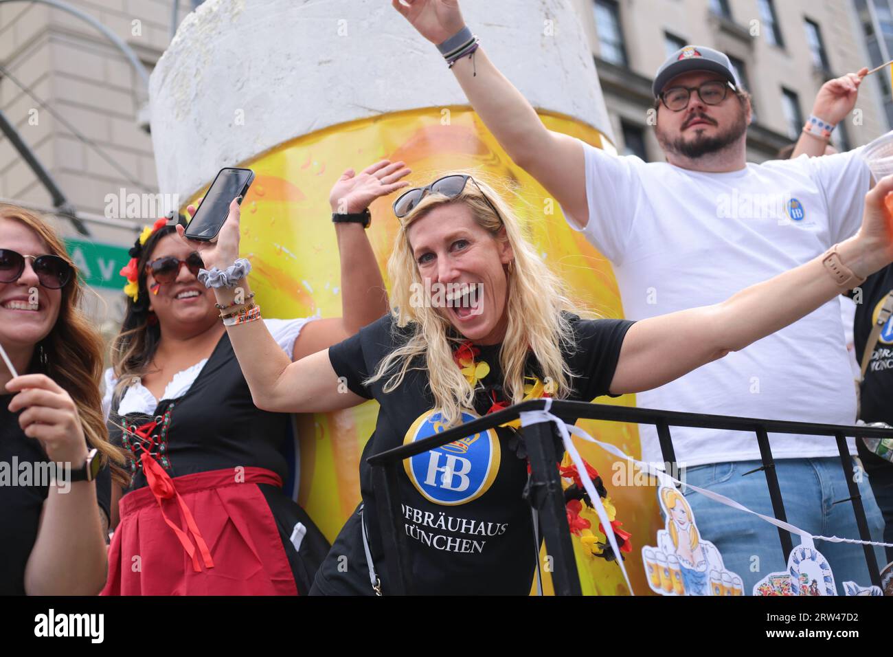 New York , New York USA 09/16/2023 : die 66. Jährlich stattfindende deutsch-amerikanische Steuben-Parade in New York City marschiert auf der 5th Avenue. Stockfoto