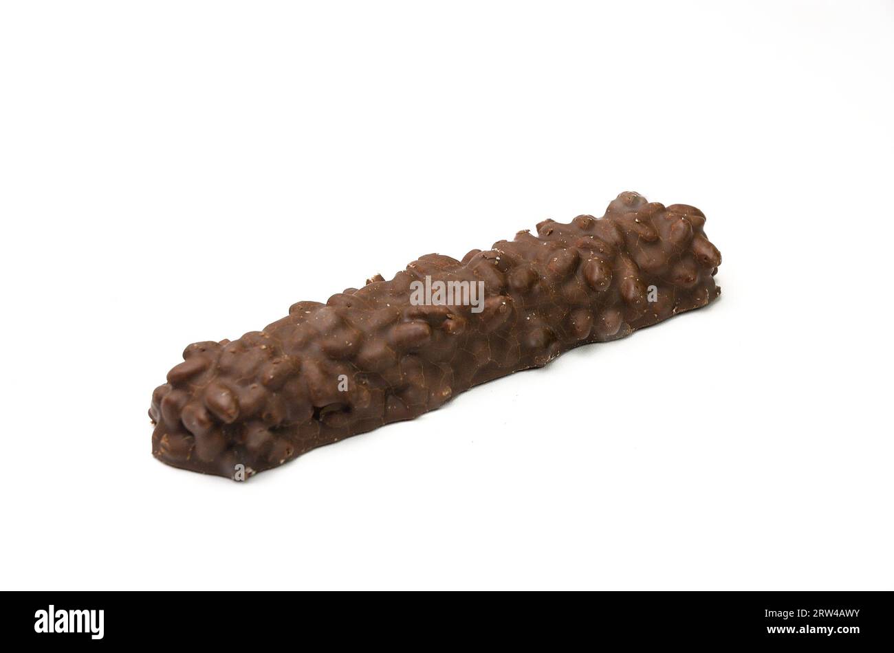 Vanillecremewafer mit Karamell, knusprigem Reis und Schokolade beschichtet Stockfoto